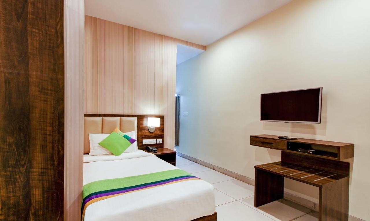 Treebo Trend Sindhura Grand Hotel Hyderabad Exterior photo